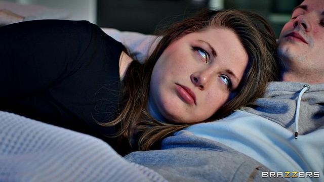 Мишель Торн ловко заменяет дочку и трахает бойфренда, чтобы у парня не было отмазок в постели с младшей