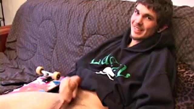 Skater Boy Lucky Beats Off