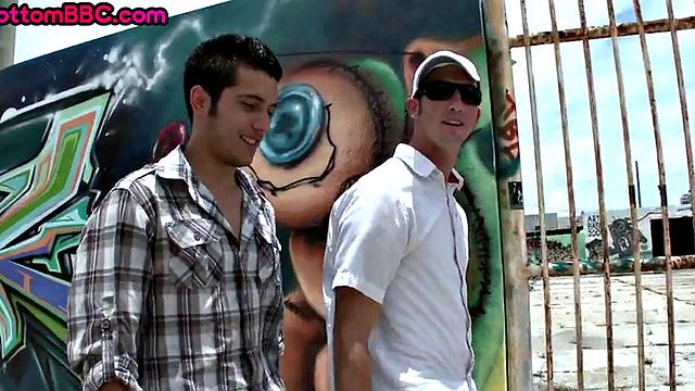 Outdoor Black thug gets picked up and fucked after 3some