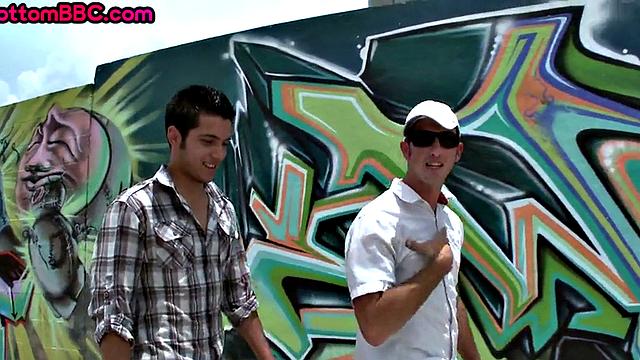 Outdoor Black thug gets picked up and fucked after 3some