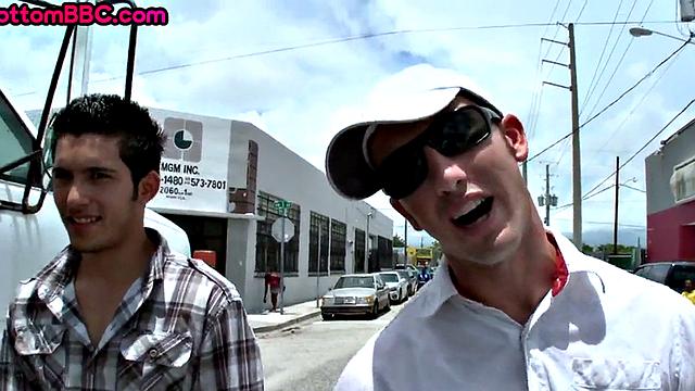 Outdoor Black thug gets picked up and fucked after 3some