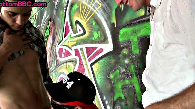 Outdoor Black thug gets picked up and fucked after 3some