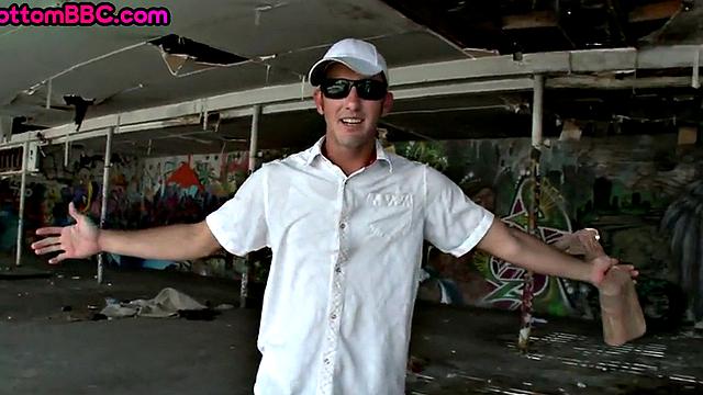 Outdoor Black thug gets picked up and fucked after 3some