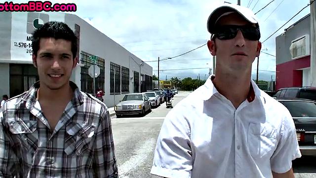 Outdoor Black thug gets picked up and fucked after 3some