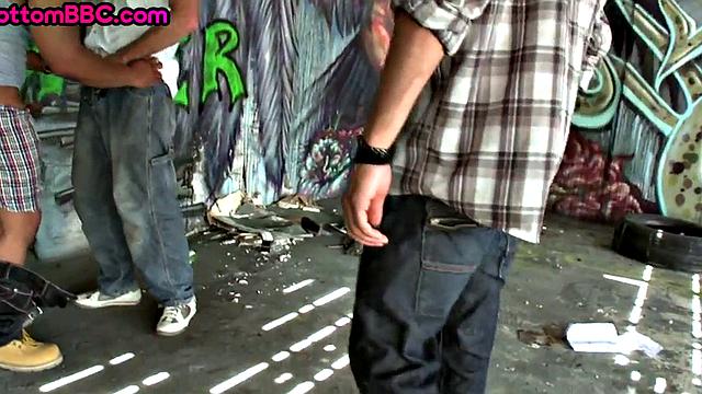 Outdoor Black thug gets picked up and fucked after 3some