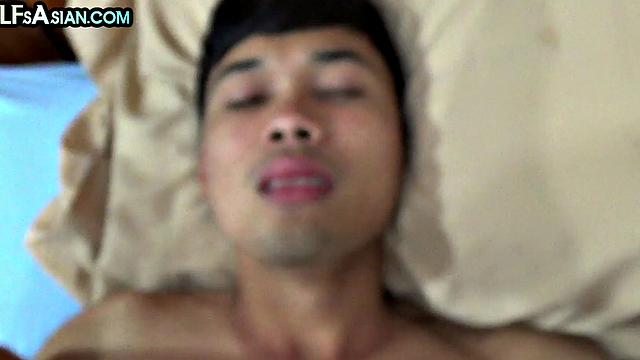 Asian skinny twink barebacked by gaydaddy in skinny ass