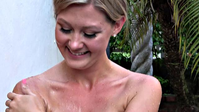 Oliver, stop jerking over your stepsister!