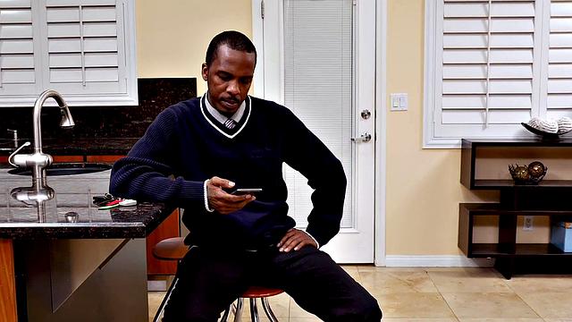 Инструктор по вождению трахает зрелую ученицу в спальне