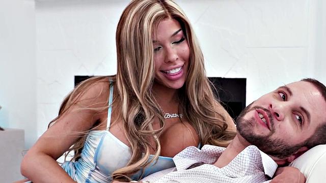 Racy bigbooty TS joins couple in 3some cocksucking