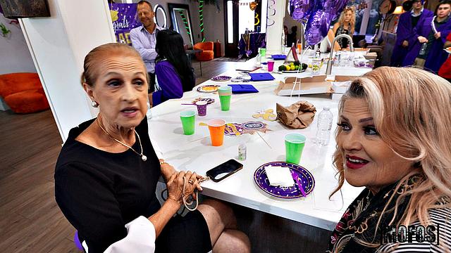 Диабелла Эклэр сосёт и получает сперму на лицо от Джеймса Энджела в разных позах секса.