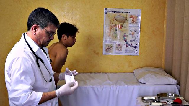 Orient twink anal examined by doctor in infirmary