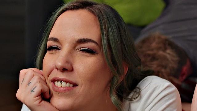 Bi peeping hunk ramming a couple in homemade threesome