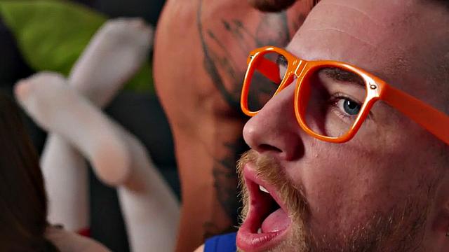 Bi peeping hunk ramming a couple in homemade threesome