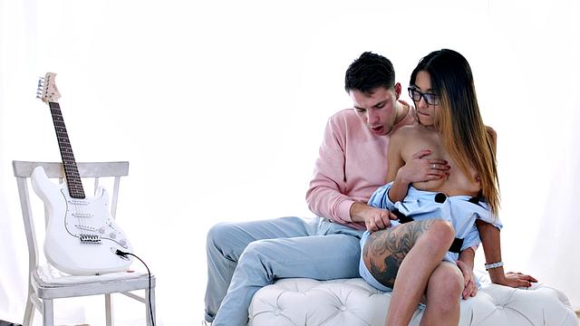 Passionate Ass for Teen Roxy Lips