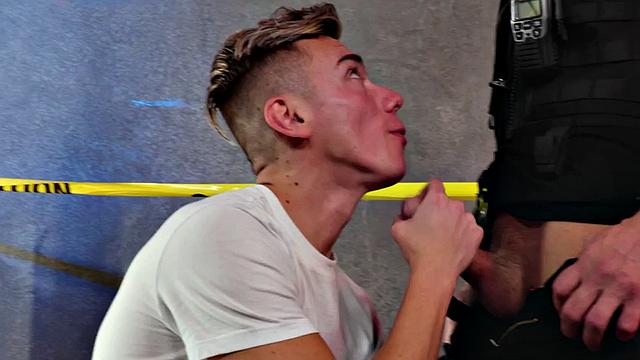 Dominant police with athletic body breeds twinks ass