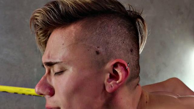 Dominant police with athletic body breeds twinks ass