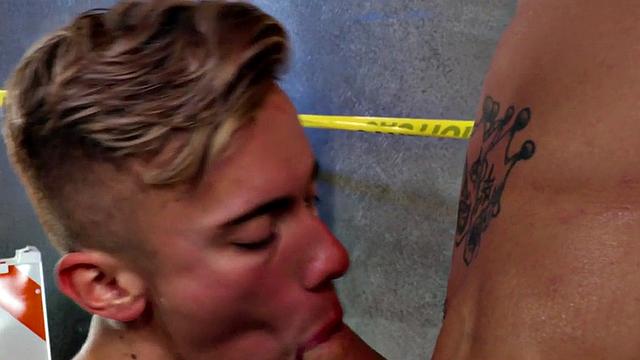 Dominant police with athletic body breeds twinks ass