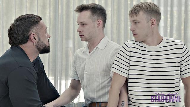 Трое качков устраивают жёсткую гей-оргию