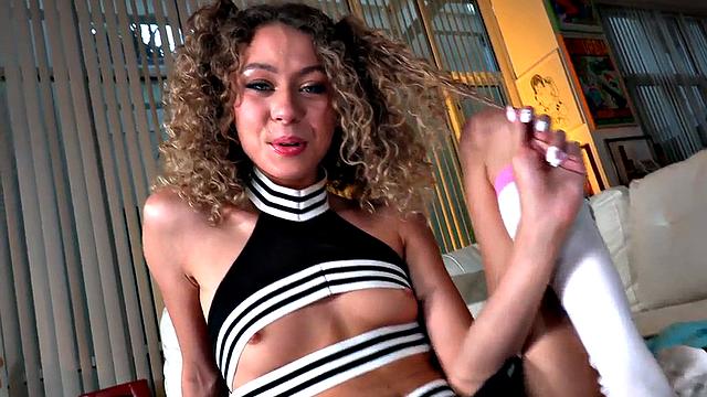 Real petite amateur 21yo gets fucked in her lil muff