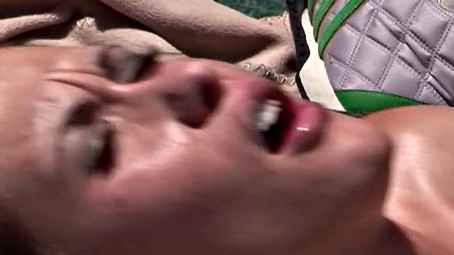 Pornstar analized by the pool