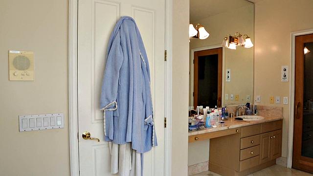 сводные брат и сестра жарко трахаются в гостиной