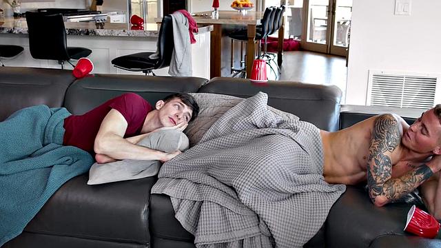 Inked jock rides stepbro before pile driver sex