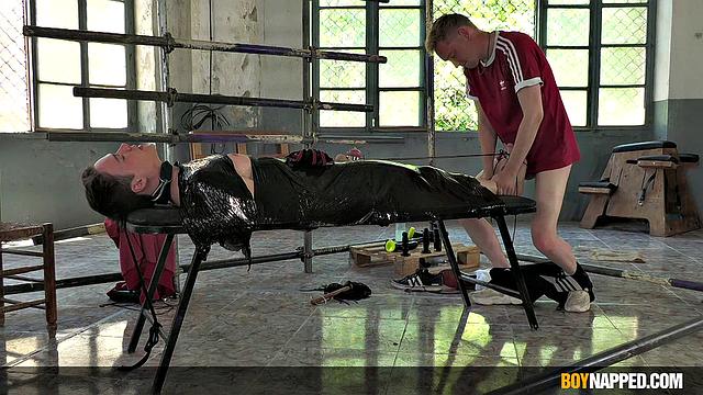 Твинк Джастин играет - Часть 2 - Джастин Тьемпо и Эштон Брэдли