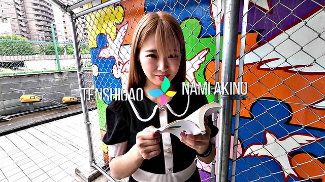 нами акино заставила нас схватиться за камеру своими сиськами