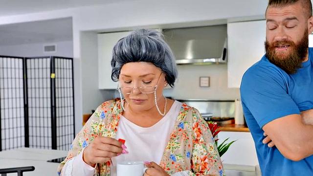 Squirting big booty bae fucked in wet pussy hole