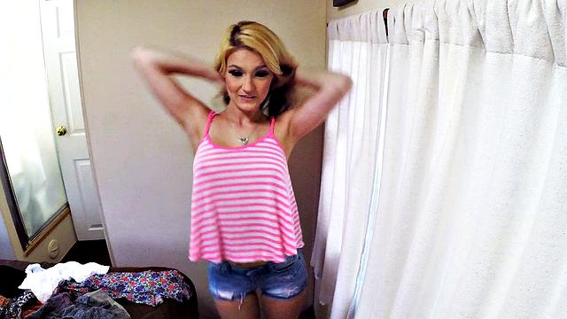 Flexible Spinner Gives Blowjob