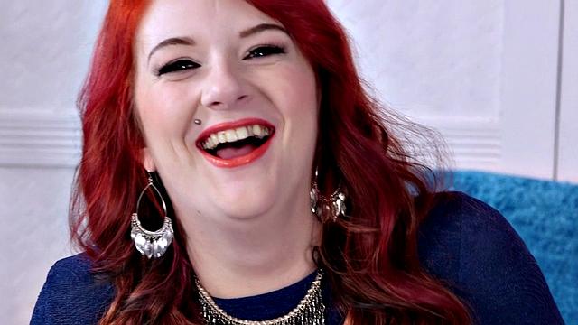 Харлоу Никс качает грудью, а Дж Мак заливает сливки