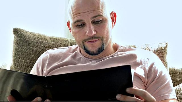 Naia Bee: Dressed for Sex