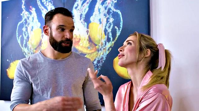 блондинка milf на масле орет и течёт от члена и пальцев