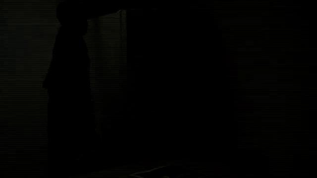 в офисной кухне латинка охотно принимает bbc глубоко в себя