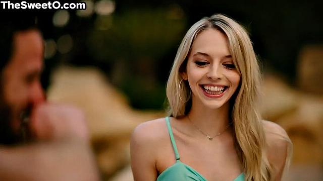 Хрупкая блондинка скачет на члене любовника после минета, кайфует по полной.