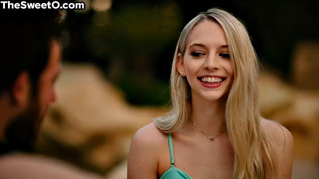 Хрупкая блондинка скачет на члене любовника после минета, кайфует по полной.