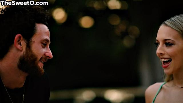 Хрупкая блондинка скачет на члене любовника после минета, кайфует по полной.