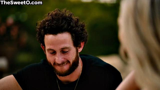 Хрупкая блондинка скачет на члене любовника после минета, кайфует по полной.