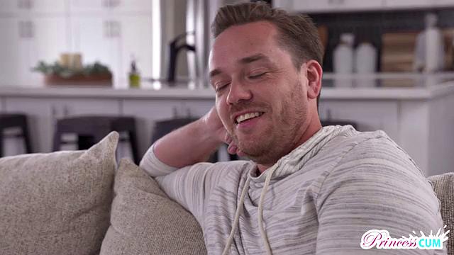 рыжая худышка соблазняет сводного брата и требует выложиться по полной