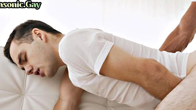 Footfetish DILF bareback fucks petite twink