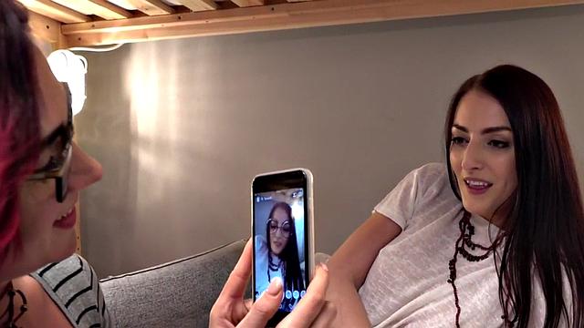 Hostel girlfriend offers her boyfriend to the roommate