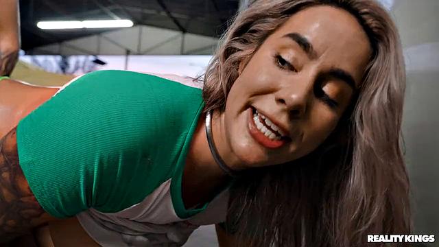 Squirt Squeegee Fiend Fucks Her Mechanic