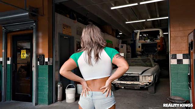 Misty Meaner мастурбирует с ручкой стеклоочистителя и сквиртит в автосервисе, потом сосёт и трахается с механиком James Angel на рабочем месте.