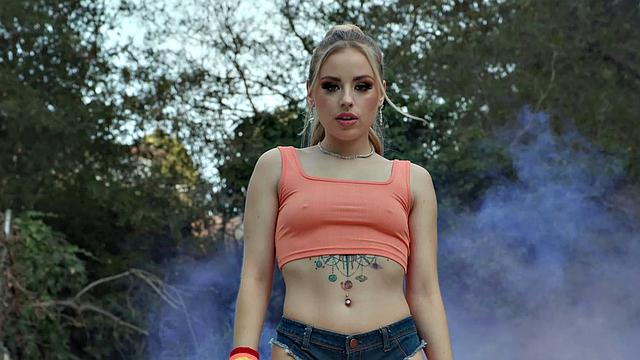 Blonde Big Booty Babe Twerks in Booty Shorts Natural Tits Anna Claire Clouds