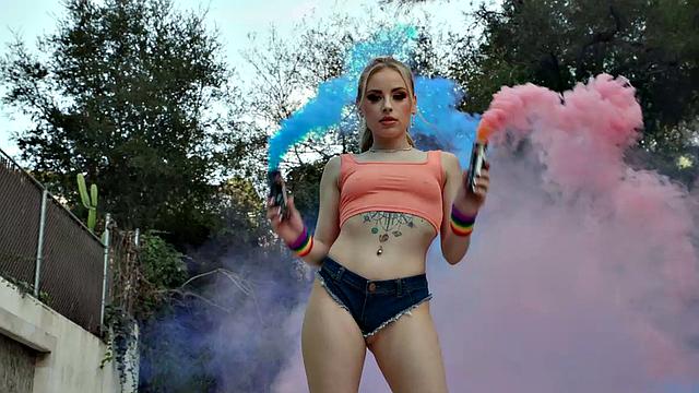 Blonde Big Booty Babe Twerks in Booty Shorts Natural Tits Anna Claire Clouds