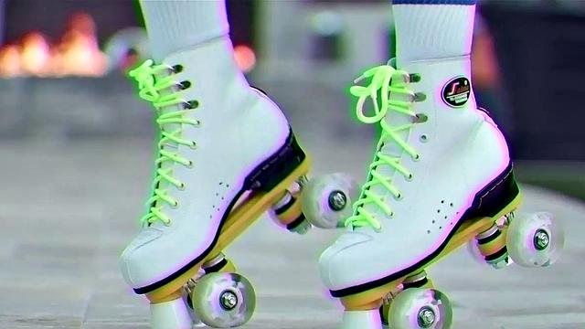 Blonde Big Booty Babe Twerks in Booty Shorts Natural Tits Anna Claire Clouds