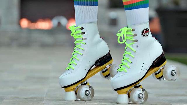 Blonde Big Booty Babe Twerks in Booty Shorts Natural Tits Anna Claire Clouds