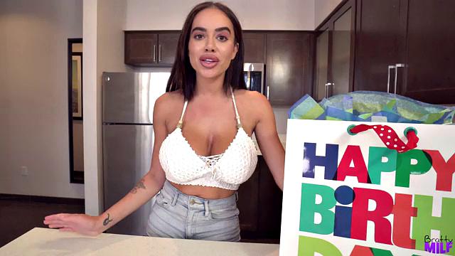 Stepmom Gives Me Birthday Sex - S1:E6