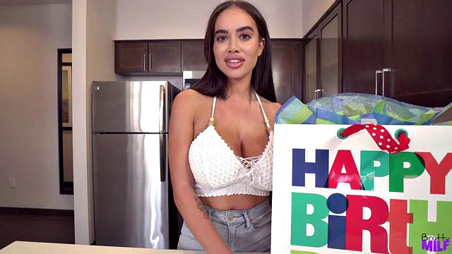 Stepmom Gives Me Birthday Sex - S1:E6