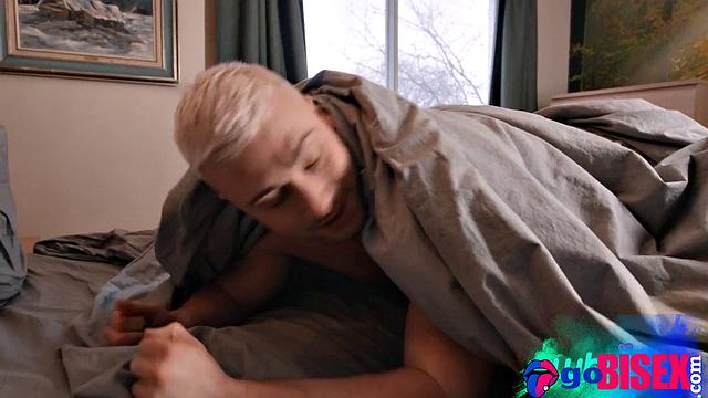 Inked cute bae sharing 2 cocks in bi 3some